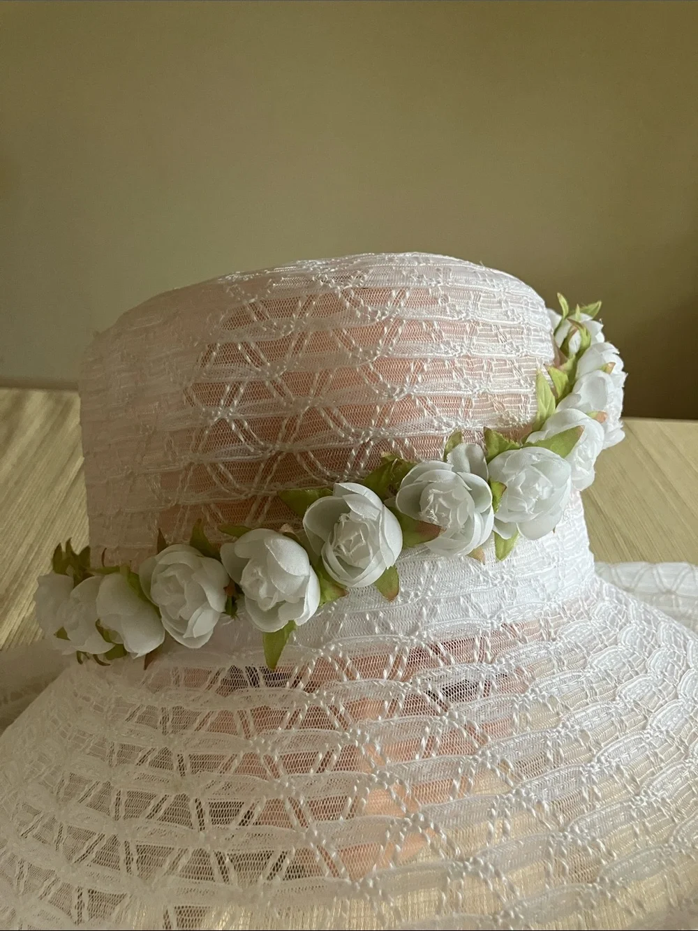 Chic White Wide-Brim Floral Trim  Hat
